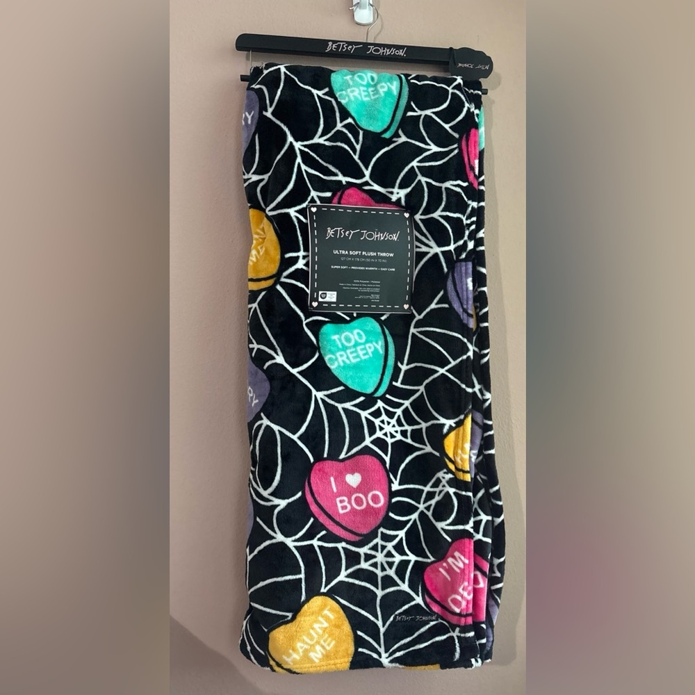 Betsey Johnson Candy Conversation Hearts Spiderweb Halloween Plush Blanket NEW